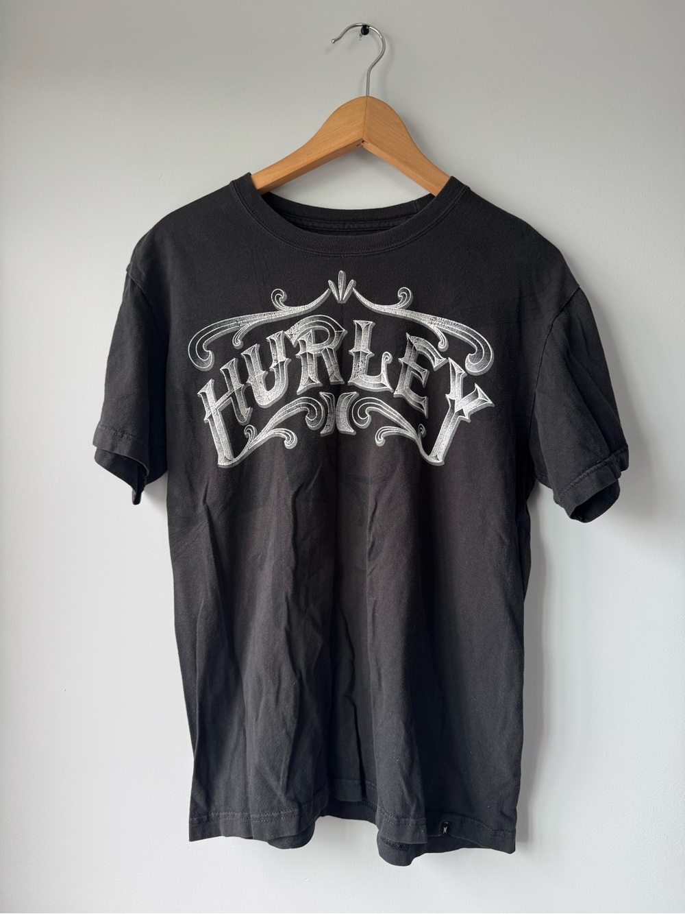 (M) Hurley Black Graphic Logo Men's T-Shirt